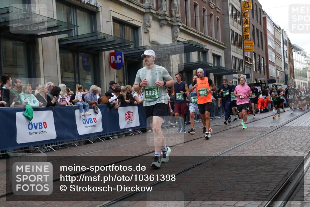 13.09.2026 - 21. swb-Marathon Bremen Strokosch-Dieckow http://msf.ph/oto/10361398 13.09.2026 13:36:08 Ziel 164, 372, 900, 1738, 1880, 2467, 2673, 2692, 2700, 2731, 2819, 2823, 2949, 3067, 3410, 3585, 3591, 4006, 4049, 4182, 4216, 4414, 4643, 4676, 4989, 5781, 5800, 6516, 6527, 6568, 6642, 6778, 7249, 7344, 7379, 7765, 7808, 7865, 8511, 8525, 8731, 8790, 8905, 8941, 9026, 9427, 9776, 9899, 10068, 10070, 13038, 318, 563, 1072, 1867, 2339, 2565, 2931, 3026, 3056, 3224, 3291, 3454, 3485, 3489, 3857, 4016, 4048, 5026, 5071, 5157, 5276, 5381, 5816, 6159, 6874, 6982, 7036 meine-sportfotos.de