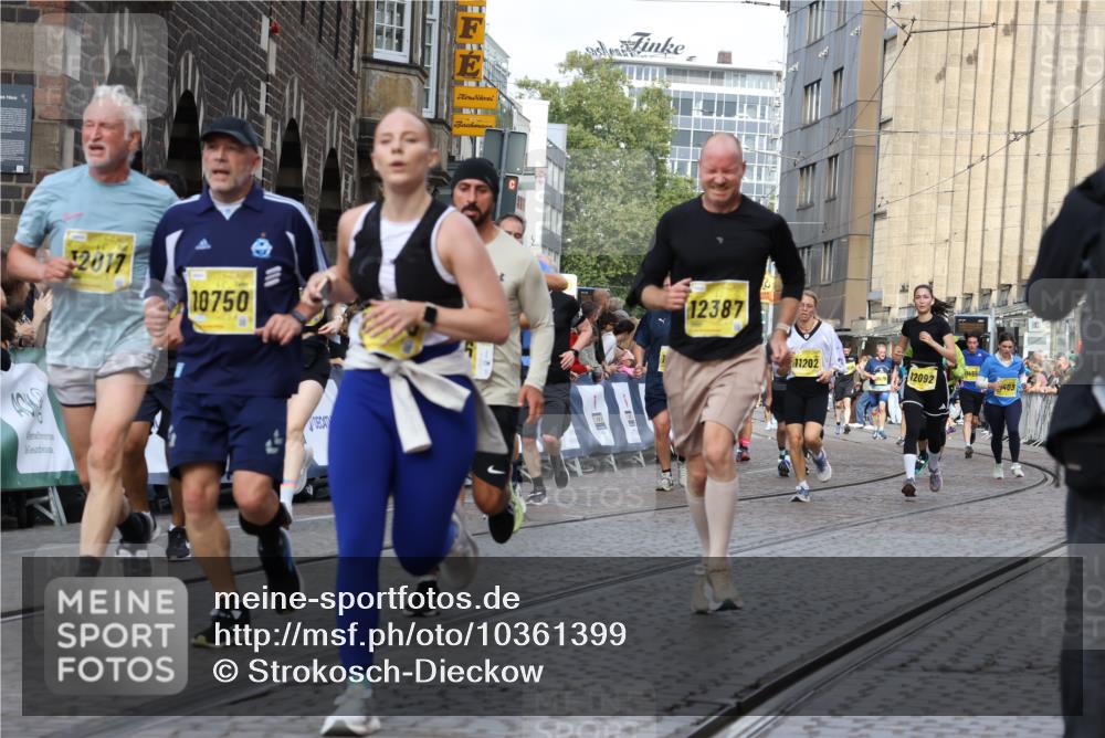 13.09.2026 - 21. swb-Marathon Bremen Strokosch-Dieckow http://msf.ph/oto/10361399 13.09.2026 10:58:23 Ziel 10078, 10494, 10543, 10559, 10565, 10604, 10673, 10826, 10828, 10903, 10914, 10931, 10932, 11136, 11295, 11332, 11752, 11824, 11863, 11884, 12441, 12482, 12551, 10878, 10879, 11004, 11030, 11152, 11189, 11384, 11455, 11953, 11955, 12180, 12237, 12320, 12499, 12505, 12518 meine-sportfotos.de
