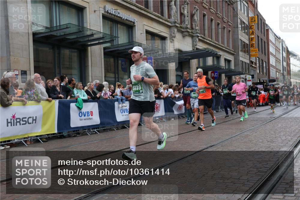 13.09.2026 - 21. swb-Marathon Bremen Strokosch-Dieckow http://msf.ph/oto/10361414 13.09.2026 13:36:09 Ziel 164, 372, 900, 1738, 1880, 2467, 2673, 2692, 2700, 2731, 2819, 2823, 2949, 3067, 3410, 3585, 3591, 4006, 4049, 4050, 4182, 4216, 4414, 4643, 4676, 4989, 5061, 5656, 5781, 6516, 6527, 6568, 6642, 6778, 7249, 7344, 7379, 7765, 7808, 7865, 8511, 8525, 8731, 8790, 8905, 8941, 9026, 9427, 9776, 9899, 10068, 10070, 13038, 318, 563, 1072, 1867, 2339, 2565, 2931, 2949, 3026, 3056, 3224, 3291, 3454, 3485, 3489, 4016, 4048, 5026, 5071, 5157, 5276, 5381, 5816, 6159, 6874, 6982, 7036 meine-sportfotos.de