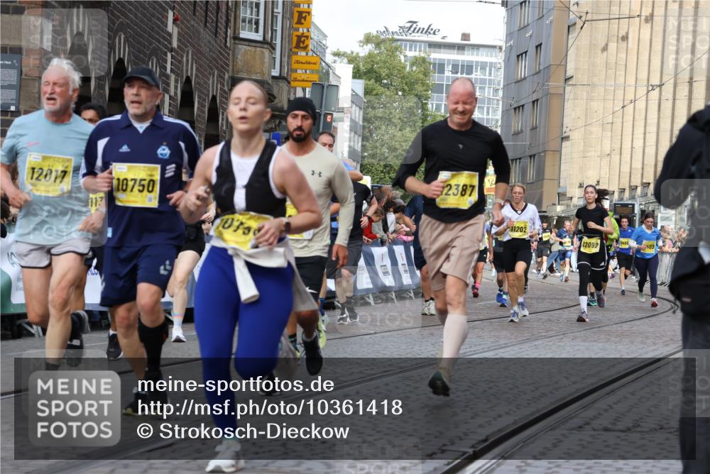 13.09.2026 - 21. swb-Marathon Bremen Strokosch-Dieckow http://msf.ph/oto/10361418 13.09.2026 10:58:23 Ziel 10078, 10494, 10543, 10559, 10565, 10604, 10673, 10826, 10828, 10903, 10914, 10931, 10932, 11136, 11295, 11332, 11752, 11824, 11863, 11884, 12441, 12482, 12551, 10878, 10879, 11004, 11030, 11152, 11189, 11384, 11455, 11953, 11955, 12180, 12237, 12320, 12499, 12505, 12518 meine-sportfotos.de