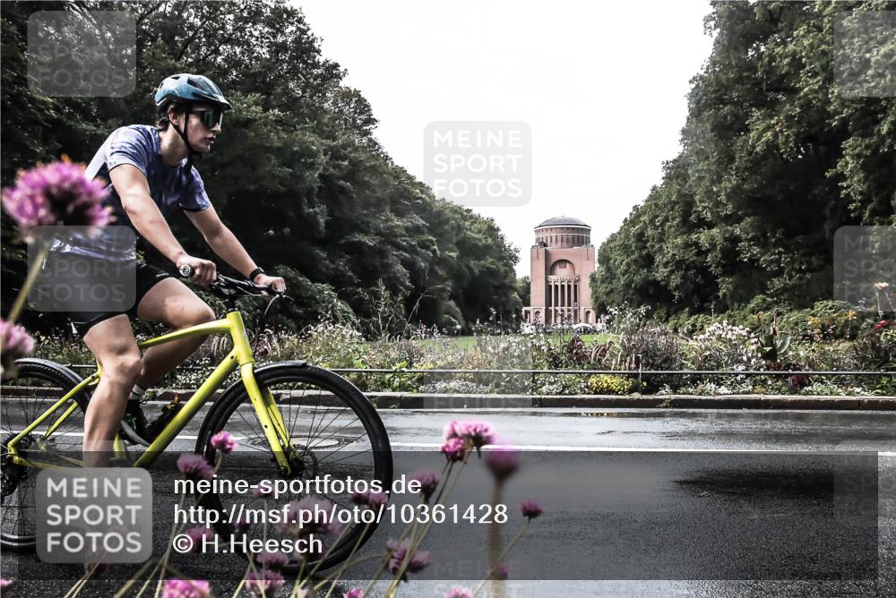 13.09.2026 - Stadtparktriathlon H.Heesch http://msf.ph/oto/10361428 13.09.2026 12:17:48 Radfahren 841, 1000, 1096 meine-sportfotos.de