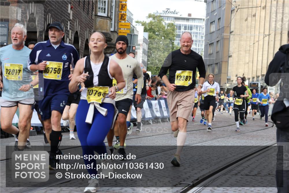 13.09.2026 - 21. swb-Marathon Bremen Strokosch-Dieckow http://msf.ph/oto/10361430 13.09.2026 10:58:24 Ziel 10494, 10543, 10559, 10604, 10673, 10798, 10826, 10828, 10903, 10914, 10931, 10932, 11136, 11295, 11332, 11388, 11752, 11863, 11884, 12386, 12387, 12441, 12482, 12551, 10878, 10879, 11004, 11030, 11189, 11384, 11955, 12180, 12237, 12320, 12499, 12505 meine-sportfotos.de