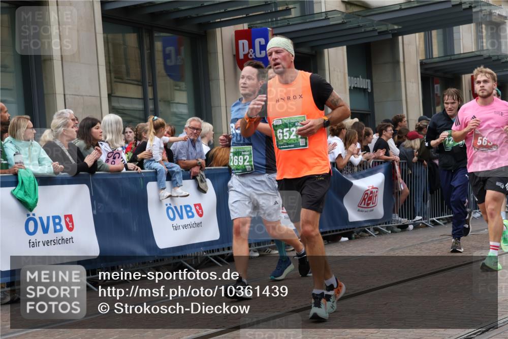 13.09.2026 - 21. swb-Marathon Bremen Strokosch-Dieckow http://msf.ph/oto/10361439 13.09.2026 13:36:10 Ziel 164, 372, 900, 1738, 1880, 2467, 2673, 2692, 2700, 2731, 2819, 2823, 3067, 3410, 3585, 3591, 4006, 4049, 4050, 4182, 4216, 4304, 4414, 4643, 4676, 4989, 5061, 5656, 5781, 6340, 6516, 6527, 6568, 6642, 6778, 7039, 7249, 7344, 7379, 7765, 7808, 7865, 8511, 8525, 8723, 8731, 8790, 8905, 8941, 9427, 9776, 9899, 10068, 10070, 13038, 563, 1072, 1867, 2339, 2565, 2931, 2949, 3026, 3056, 3224, 3291, 3454, 3489, 4016, 5026, 5157, 5276, 5381, 5816, 6159, 6874, 6982, 7036 meine-sportfotos.de