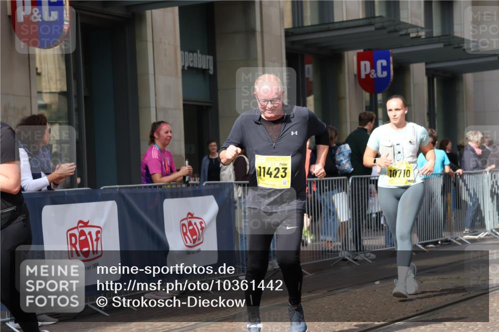 13.09.2026 - 21. swb-Marathon Bremen Strokosch-Dieckow http://msf.ph/oto/10361442 13.09.2026 11:22:09 Ziel 10710, 10968, 11423, 11579, 12444, 11639, 11698, 12157, 12211 meine-sportfotos.de