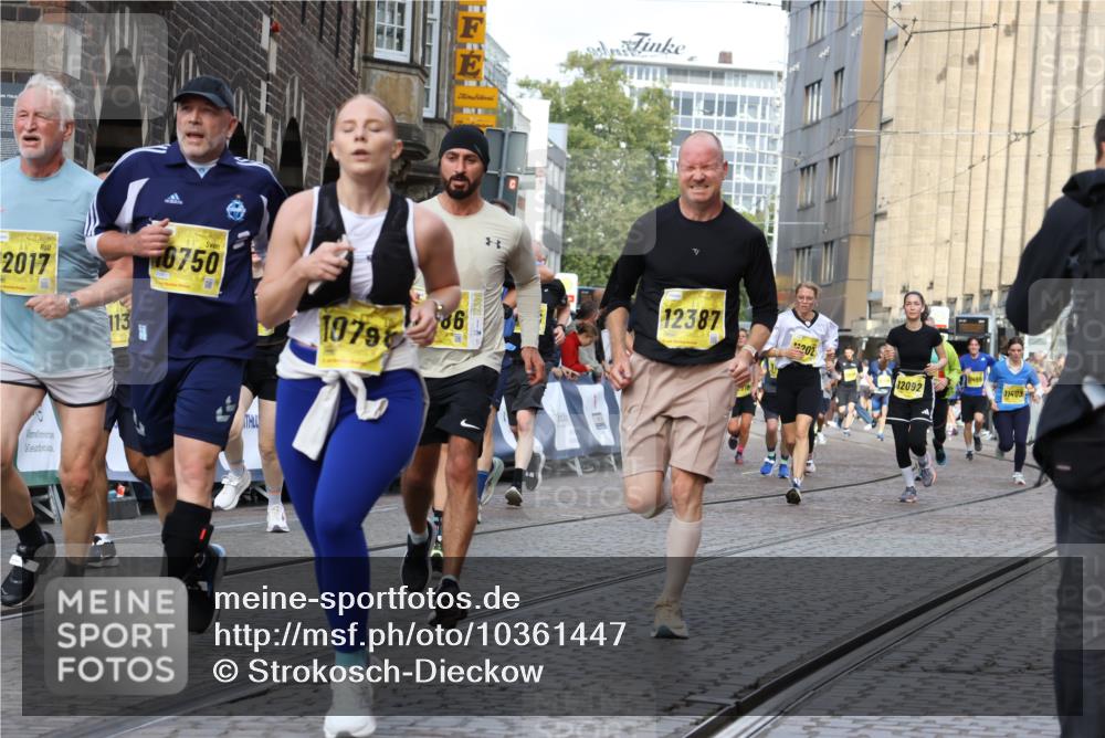 13.09.2026 - 21. swb-Marathon Bremen Strokosch-Dieckow http://msf.ph/oto/10361447 13.09.2026 10:58:24 Ziel 10494, 10543, 10559, 10604, 10673, 10798, 10826, 10828, 10903, 10914, 10931, 10932, 11136, 11295, 11332, 11388, 11752, 11863, 11884, 12386, 12387, 12441, 12482, 12551, 10878, 10879, 11004, 11030, 11189, 11384, 11955, 12180, 12237, 12320, 12499, 12505 meine-sportfotos.de