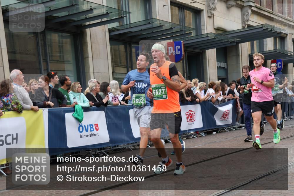 13.09.2026 - 21. swb-Marathon Bremen Strokosch-Dieckow http://msf.ph/oto/10361458 13.09.2026 13:36:10 Ziel 164, 372, 900, 1738, 1880, 2467, 2673, 2692, 2700, 2731, 2819, 2823, 3067, 3410, 3585, 3591, 4006, 4049, 4050, 4182, 4216, 4304, 4414, 4643, 4676, 4989, 5061, 5656, 5781, 6340, 6516, 6527, 6568, 6642, 6778, 7039, 7249, 7344, 7379, 7765, 7808, 7865, 8511, 8525, 8723, 8731, 8790, 8905, 8941, 9427, 9776, 9899, 10068, 10070, 13038, 563, 1072, 1867, 2339, 2565, 2931, 2949, 3026, 3056, 3224, 3291, 3454, 3489, 4016, 5026, 5157, 5276, 5381, 5816, 6159, 6874, 6982, 7036 meine-sportfotos.de