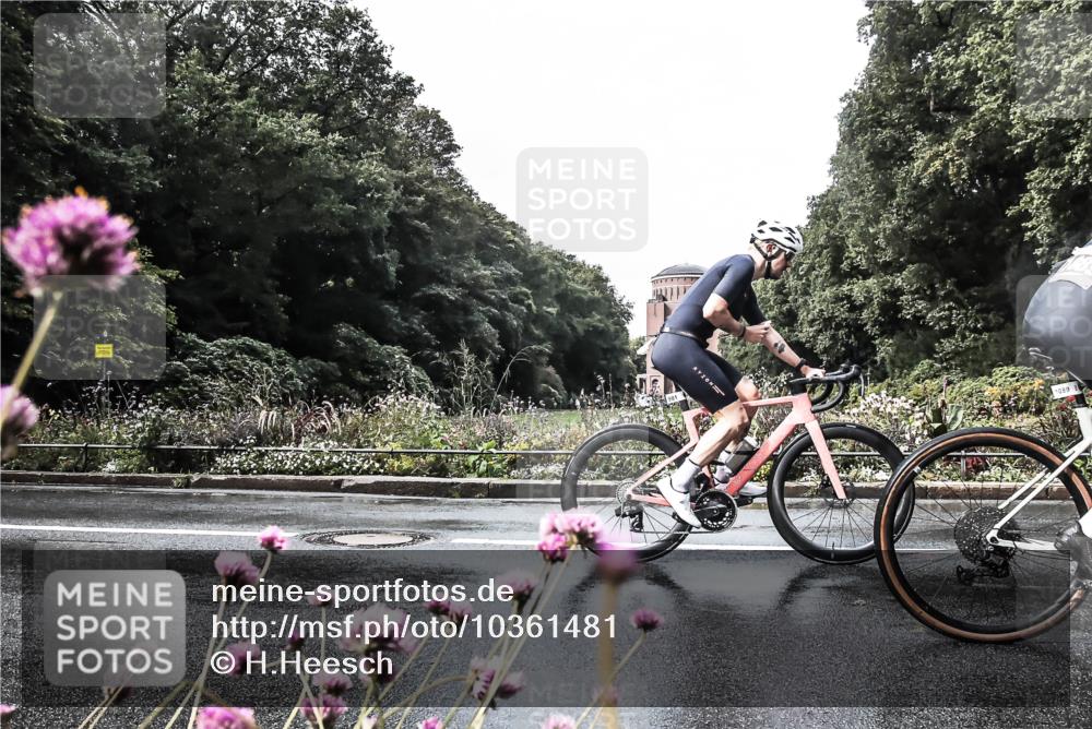13.09.2026 - Stadtparktriathlon H.Heesch http://msf.ph/oto/10361481 13.09.2026 12:18:17 Radfahren 928, 981, 1089 meine-sportfotos.de