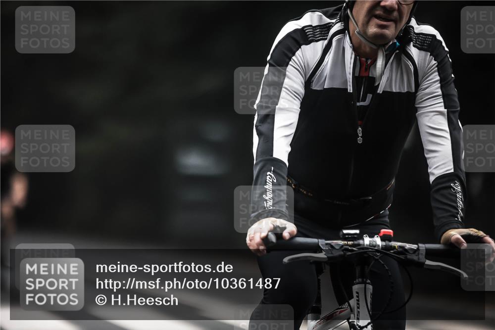 13.09.2026 - Stadtparktriathlon H.Heesch http://msf.ph/oto/10361487 13.09.2026 10:02:37 Radfahren 211, 263, 313, 340 meine-sportfotos.de