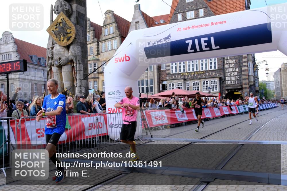 13.09.2026 - 21. swb-Marathon Bremen Tim E. http://msf.ph/oto/10361491 13.09.2026 12:59:04 Ziel 1576, 2049, 3624, 4847, 5672, 6929, 8065 meine-sportfotos.de