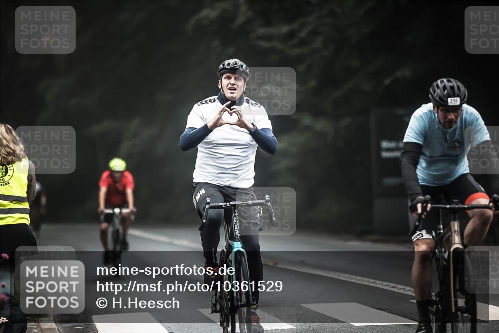13.09.2026 - Stadtparktriathlon H.Heesch http://msf.ph/oto/10361529 13.09.2026 10:02:50 Radfahren 210, 223, 273 meine-sportfotos.de