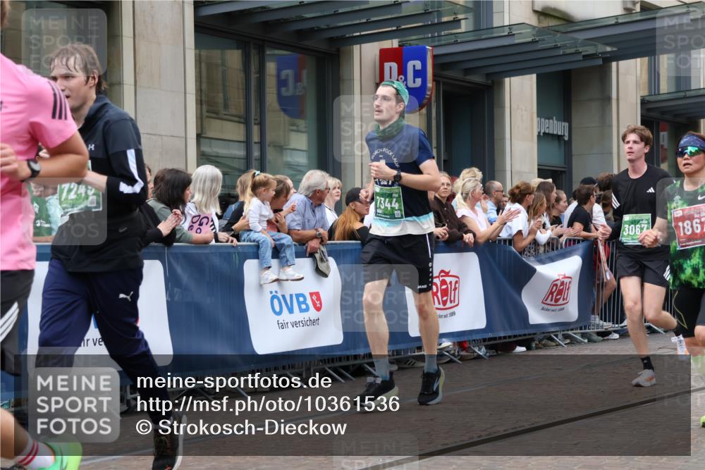13.09.2026 - 21. swb-Marathon Bremen Strokosch-Dieckow http://msf.ph/oto/10361536 13.09.2026 13:36:12 Ziel 164, 372, 900, 1738, 1880, 2467, 2673, 2692, 2700, 2731, 2819, 2823, 3067, 3410, 3585, 3591, 3815, 4006, 4049, 4050, 4182, 4216, 4304, 4414, 4643, 4676, 5061, 5656, 5781, 6280, 6340, 6516, 6527, 6568, 6778, 7039, 7237, 7249, 7344, 7656, 7765, 7808, 7865, 8525, 8723, 8731, 8790, 8905, 9427, 9776, 9899, 10068, 10070, 13038, 563, 1072, 1867, 2339, 2565, 2931, 2949, 3026, 3056, 3224, 3291, 3454, 3489, 4016, 5026, 5157, 5276, 5381, 5816, 6159, 6874, 6982, 7036 meine-sportfotos.de