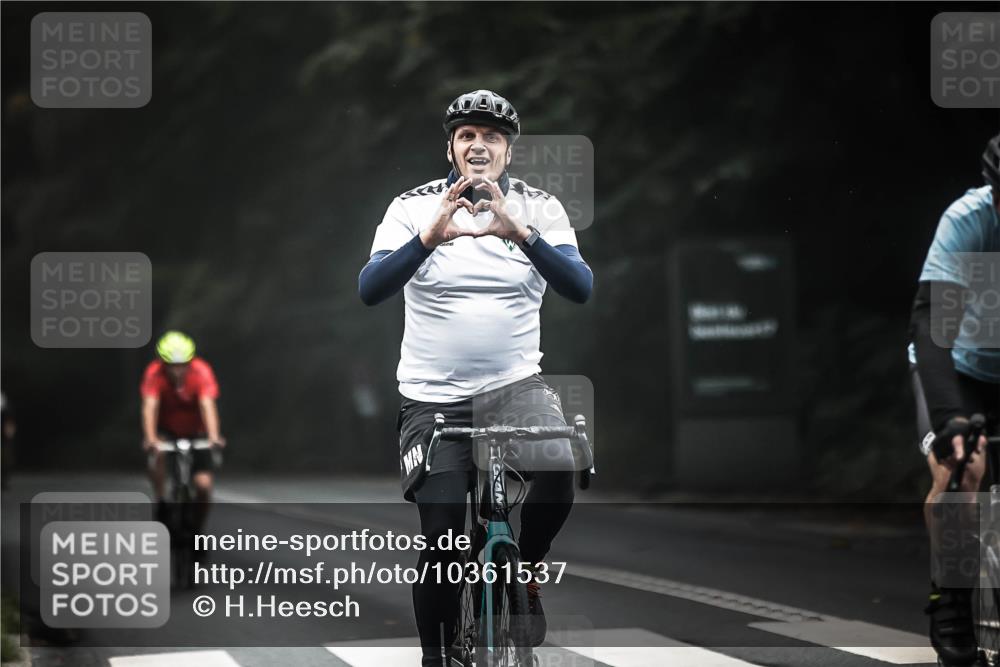 13.09.2026 - Stadtparktriathlon H.Heesch http://msf.ph/oto/10361537 13.09.2026 10:02:51 Radfahren 210, 223, 273 meine-sportfotos.de