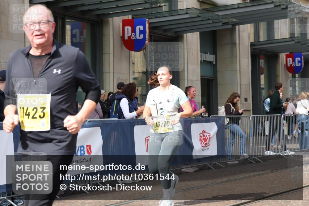 13.09.2026 - 21. swb-Marathon Bremen Strokosch-Dieckow http://msf.ph/oto/10361544 13.09.2026 11:22:11 Ziel 10710, 10968, 11423, 11579, 12444, 11639, 11698, 12157, 12211 meine-sportfotos.de