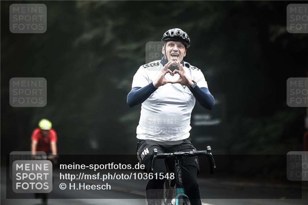 13.09.2026 - Stadtparktriathlon H.Heesch http://msf.ph/oto/10361548 13.09.2026 10:02:51 Radfahren 210, 223, 273 meine-sportfotos.de