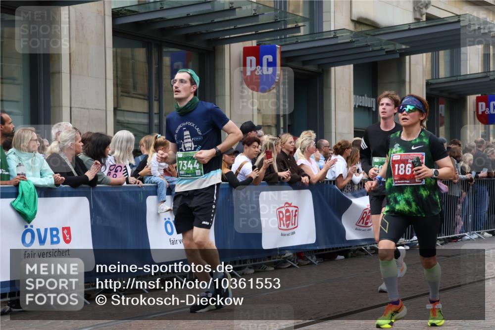 13.09.2026 - 21. swb-Marathon Bremen Strokosch-Dieckow http://msf.ph/oto/10361553 13.09.2026 13:36:13 Ziel 164, 372, 900, 1738, 1880, 2467, 2673, 2692, 2700, 2731, 2819, 2823, 3067, 3410, 3585, 3591, 3815, 4006, 4049, 4050, 4182, 4216, 4304, 4414, 4643, 4676, 4892, 5061, 5656, 5781, 6280, 6340, 6516, 6527, 6568, 7039, 7229, 7237, 7249, 7344, 7656, 7765, 7808, 7865, 8525, 8723, 8731, 8790, 8905, 9427, 9776, 9899, 10068, 10070, 13038, 563, 1072, 1867, 2339, 2565, 2931, 2949, 3026, 3056, 3224, 3291, 3454, 3489, 4016, 5026, 5157, 5276, 5816, 6159, 6874, 6982, 7036 meine-sportfotos.de