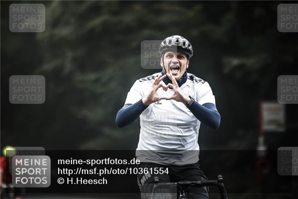13.09.2026 - Stadtparktriathlon H.Heesch http://msf.ph/oto/10361554 13.09.2026 10:02:51 Radfahren 210, 223, 273 meine-sportfotos.de