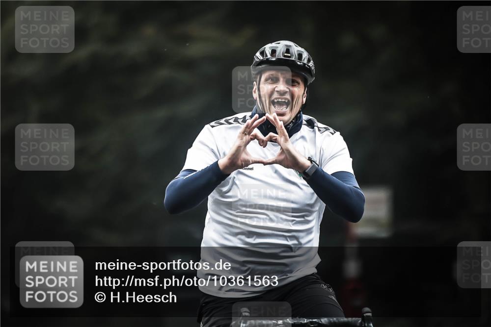 13.09.2026 - Stadtparktriathlon H.Heesch http://msf.ph/oto/10361563 13.09.2026 10:02:51 Radfahren 210, 223, 273 meine-sportfotos.de