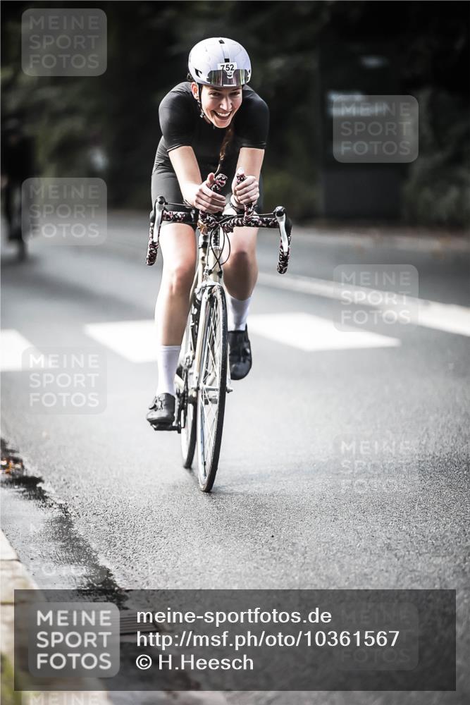 13.09.2026 - Stadtparktriathlon H.Heesch http://msf.ph/oto/10361567 13.09.2026 11:17:39 Radfahren 562, 660, 752, 814, 1797 meine-sportfotos.de