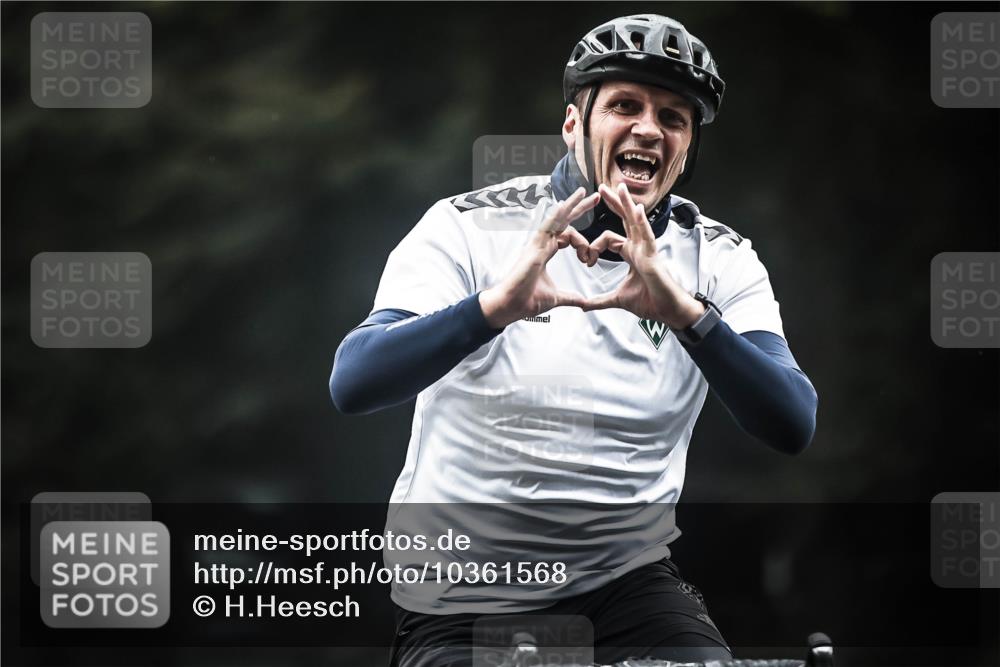 13.09.2026 - Stadtparktriathlon H.Heesch http://msf.ph/oto/10361568 13.09.2026 10:02:52 Radfahren 210, 223, 273 meine-sportfotos.de