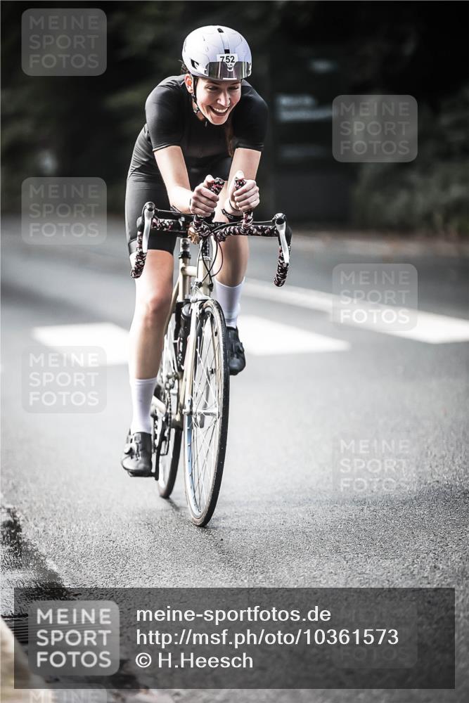 13.09.2026 - Stadtparktriathlon H.Heesch http://msf.ph/oto/10361573 13.09.2026 11:17:39 Radfahren 562, 660, 752, 814, 1797 meine-sportfotos.de
