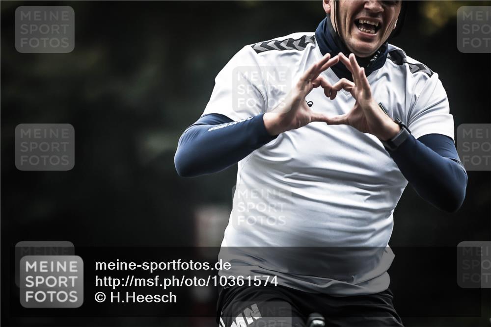 13.09.2026 - Stadtparktriathlon H.Heesch http://msf.ph/oto/10361574 13.09.2026 10:02:52 Radfahren 210, 223, 273 meine-sportfotos.de