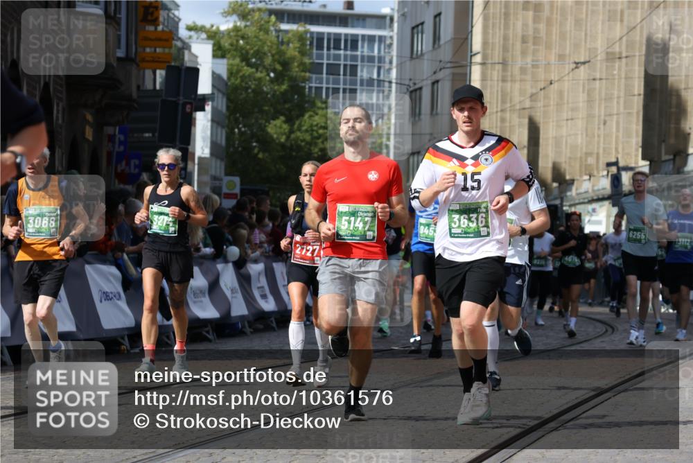 13.09.2026 - 21. swb-Marathon Bremen Strokosch-Dieckow http://msf.ph/oto/10361576 13.09.2026 13:34:16 Ziel 1656, 2727, 3389, 3522, 3790, 4554, 4613, 4658, 4874, 5063, 5156, 5341, 5513, 5563, 5587, 6151, 6508, 6509, 6623, 7047, 7303, 7354, 7431, 8025, 8512, 8641, 8910, 9068, 9128, 9342, 9344, 682, 784, 809, 911, 1307, 2215, 3029, 3068, 3214, 3318, 3409, 3636, 3890, 4112, 4616, 5147, 5566, 5852, 6255, 7168, 7746, 7962, 8381, 9402, 9453, 9802, 13112 meine-sportfotos.de