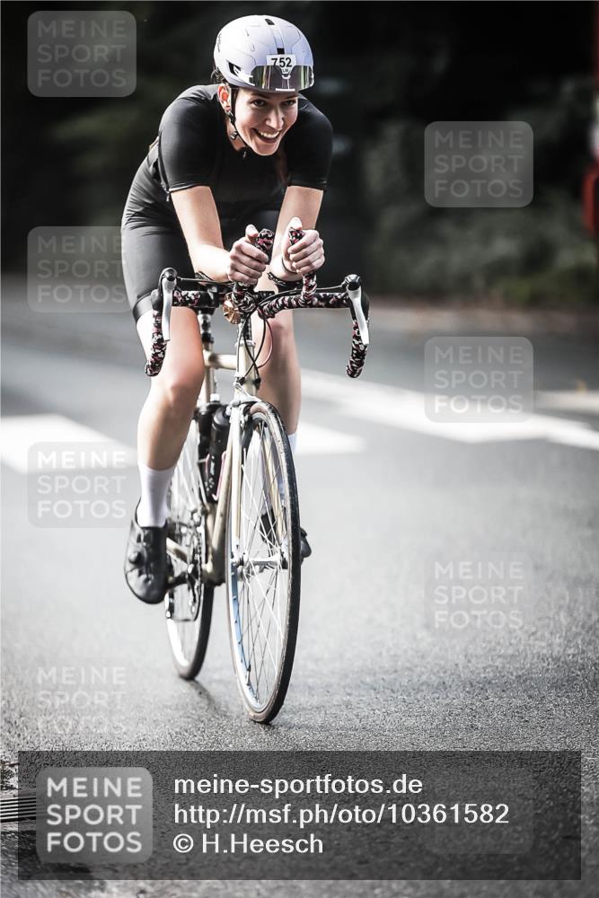 13.09.2026 - Stadtparktriathlon H.Heesch http://msf.ph/oto/10361582 13.09.2026 11:17:39 Radfahren 562, 660, 752, 814, 1797 meine-sportfotos.de