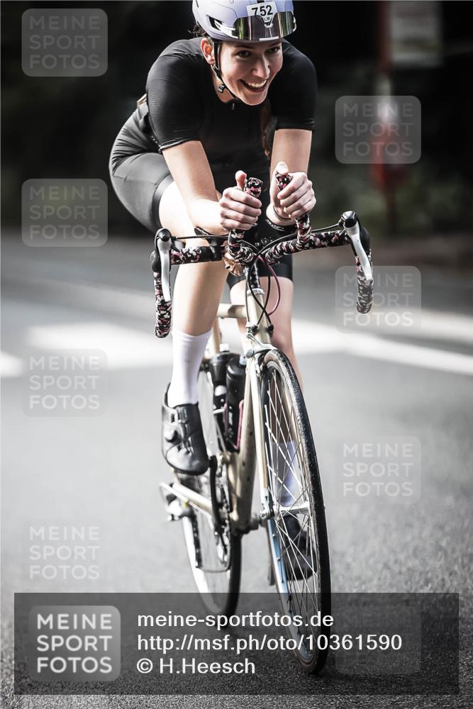 13.09.2026 - Stadtparktriathlon H.Heesch http://msf.ph/oto/10361590 13.09.2026 11:17:39 Radfahren 562, 660, 752, 814, 1797 meine-sportfotos.de