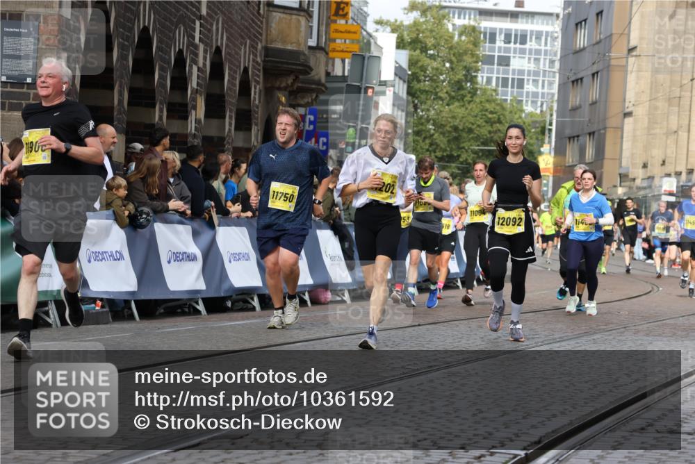 13.09.2026 - 21. swb-Marathon Bremen Strokosch-Dieckow http://msf.ph/oto/10361592 13.09.2026 10:58:27 Ziel 10249, 10494, 10530, 10543, 10559, 10604, 10673, 10750, 10798, 10826, 10828, 10903, 10914, 10931, 10932, 11120, 11131, 11136, 11295, 11332, 11388, 11420, 11752, 11863, 11884, 11952, 12017, 12386, 12387, 12441, 12482, 10878, 10879, 11030, 11189, 11384, 11743, 11955, 12180, 12237, 12320, 12499, 12505 meine-sportfotos.de