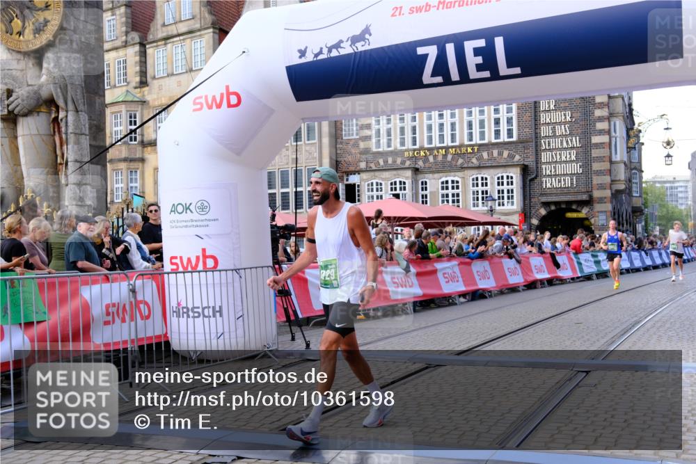 13.09.2026 - 21. swb-Marathon Bremen Tim E. http://msf.ph/oto/10361598 13.09.2026 12:59:10 Ziel 1118, 1576, 3624, 4847, 6929, 8065, 8994, 9120, 9329 meine-sportfotos.de
