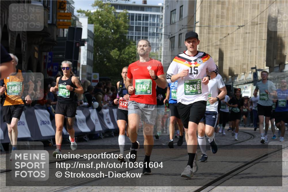 13.09.2026 - 21. swb-Marathon Bremen Strokosch-Dieckow http://msf.ph/oto/10361604 13.09.2026 13:34:16 Ziel 1656, 2727, 3389, 3522, 3790, 4554, 4613, 4658, 4874, 5063, 5156, 5341, 5513, 5563, 5587, 6151, 6508, 6509, 6623, 7047, 7303, 7354, 7431, 8025, 8512, 8641, 8910, 9068, 9128, 9342, 9344, 682, 784, 809, 911, 1307, 2215, 3029, 3068, 3214, 3318, 3409, 3636, 3890, 4112, 4616, 5147, 5566, 5852, 6255, 7168, 7746, 7962, 8381, 9402, 9453, 9802, 13112 meine-sportfotos.de