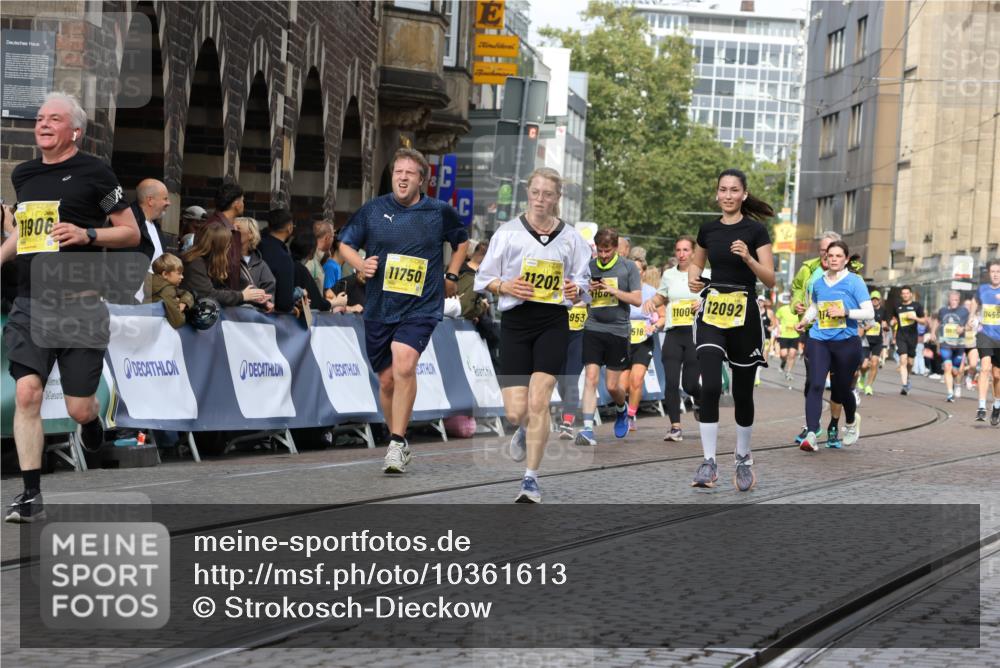 13.09.2026 - 21. swb-Marathon Bremen Strokosch-Dieckow http://msf.ph/oto/10361613 13.09.2026 10:58:27 Ziel 10249, 10494, 10530, 10543, 10559, 10604, 10673, 10750, 10798, 10826, 10828, 10903, 10914, 10931, 10932, 11120, 11131, 11136, 11295, 11332, 11388, 11420, 11752, 11863, 11884, 11952, 12017, 12386, 12387, 12441, 12482, 10878, 10879, 11030, 11189, 11384, 11743, 11955, 12180, 12237, 12320, 12499, 12505 meine-sportfotos.de