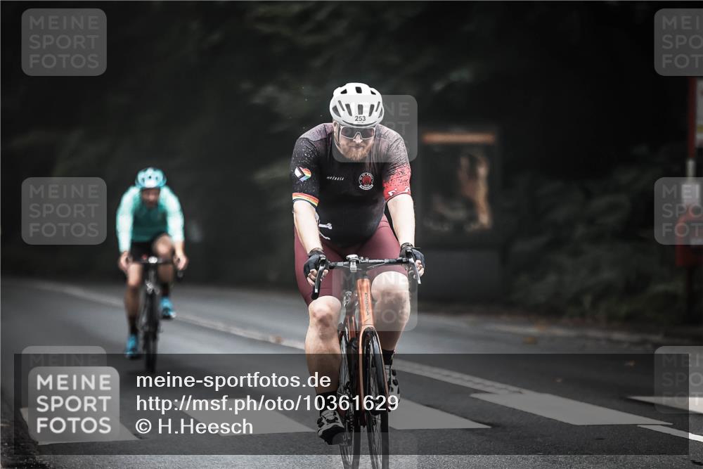 13.09.2026 - Stadtparktriathlon H.Heesch http://msf.ph/oto/10361629 13.09.2026 10:02:59 Radfahren 253, 254, 273 meine-sportfotos.de