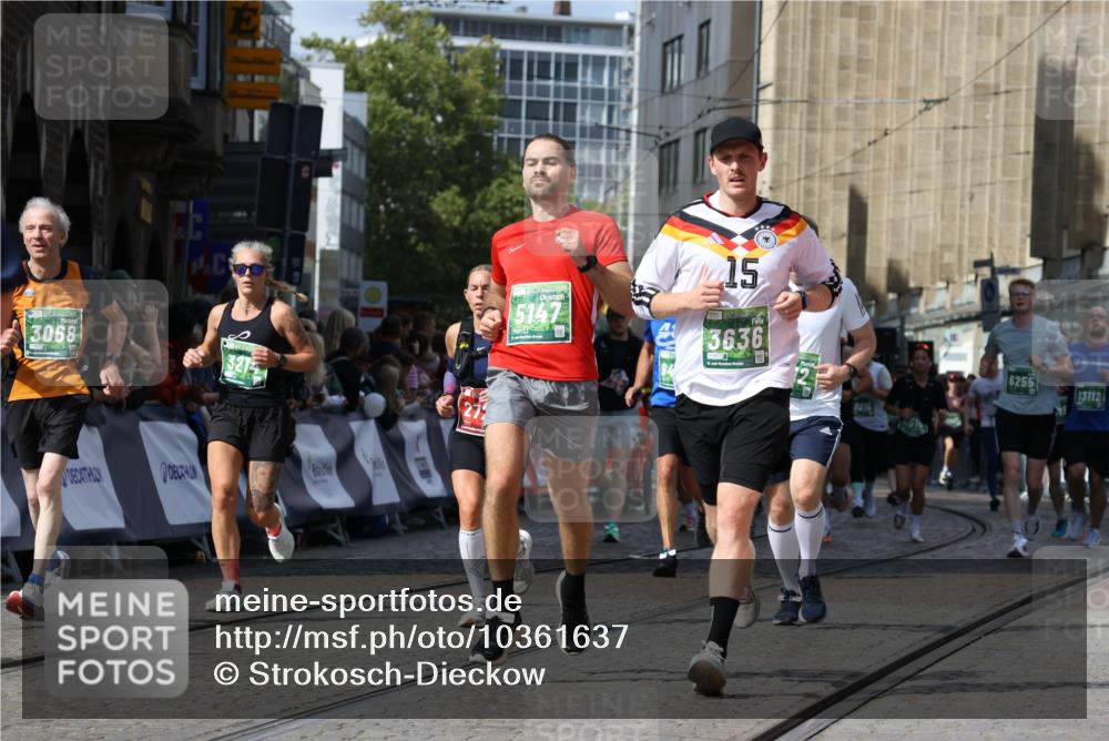 13.09.2026 - 21. swb-Marathon Bremen Strokosch-Dieckow http://msf.ph/oto/10361637 13.09.2026 13:34:16 Ziel 1656, 2727, 3389, 3522, 3790, 4554, 4613, 4658, 4874, 5063, 5156, 5341, 5513, 5563, 5587, 6151, 6508, 6509, 6623, 7047, 7303, 7354, 7431, 8025, 8512, 8641, 8910, 9068, 9128, 9342, 9344, 682, 784, 809, 911, 1307, 2215, 3029, 3068, 3214, 3318, 3409, 3636, 3890, 4112, 4616, 5147, 5566, 5852, 6255, 7168, 7746, 7962, 8381, 9402, 9453, 9802, 13112 meine-sportfotos.de