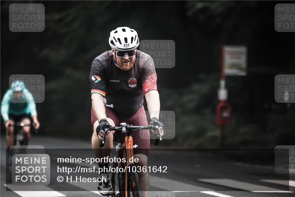13.09.2026 - Stadtparktriathlon H.Heesch http://msf.ph/oto/10361642 13.09.2026 10:03:00 Radfahren 253, 254 meine-sportfotos.de