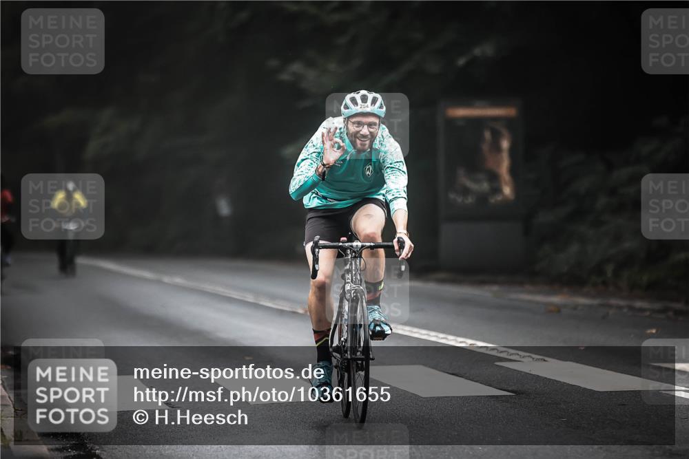 13.09.2026 - Stadtparktriathlon H.Heesch http://msf.ph/oto/10361655 13.09.2026 10:03:01 Radfahren 253, 254 meine-sportfotos.de