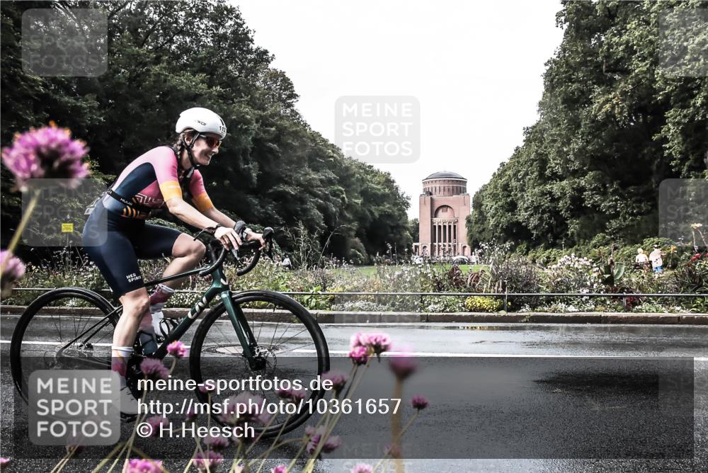 13.09.2026 - Stadtparktriathlon H.Heesch http://msf.ph/oto/10361657 13.09.2026 12:19:03 Radfahren 1106, 1132 meine-sportfotos.de
