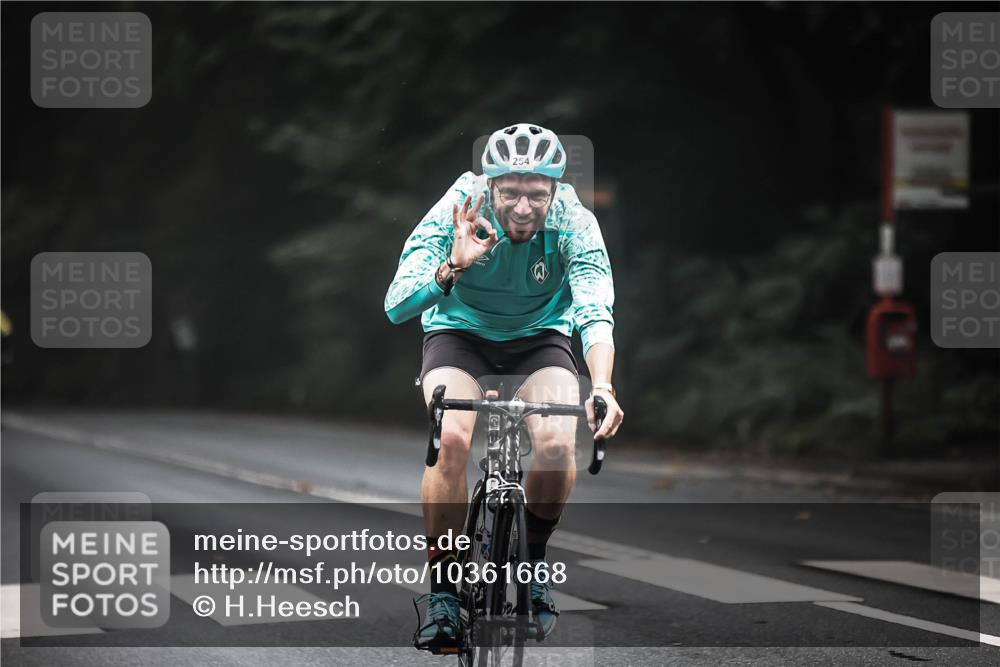 13.09.2026 - Stadtparktriathlon H.Heesch http://msf.ph/oto/10361668 13.09.2026 10:03:01 Radfahren 253, 254 meine-sportfotos.de