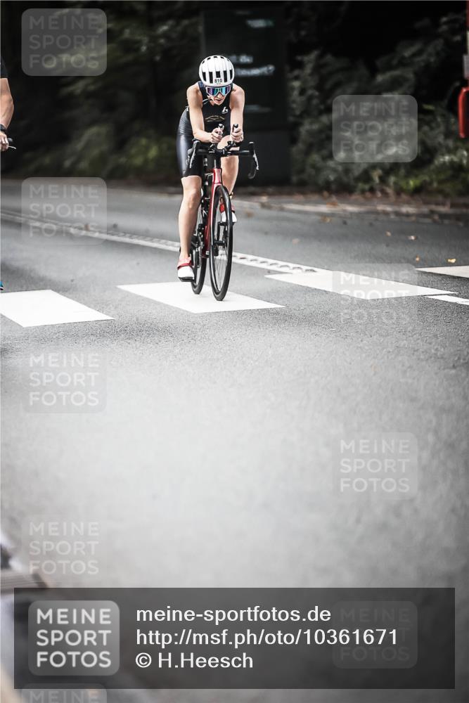 13.09.2026 - Stadtparktriathlon H.Heesch http://msf.ph/oto/10361671 13.09.2026 11:17:49 Radfahren 555, 810, 1798 meine-sportfotos.de