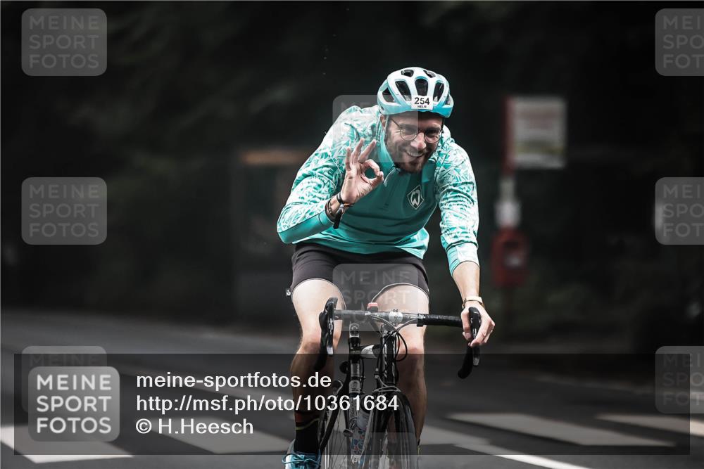 13.09.2026 - Stadtparktriathlon H.Heesch http://msf.ph/oto/10361684 13.09.2026 10:03:01 Radfahren 253, 254 meine-sportfotos.de