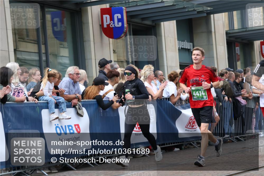13.09.2026 - 21. swb-Marathon Bremen Strokosch-Dieckow http://msf.ph/oto/10361689 13.09.2026 13:36:15 Ziel 164, 372, 900, 1738, 1880, 1936, 2467, 2673, 2692, 2700, 2731, 2819, 2823, 3067, 3410, 3585, 3591, 3815, 4006, 4049, 4050, 4182, 4216, 4304, 4414, 4643, 4676, 4892, 5061, 5656, 5781, 6050, 6280, 6340, 6516, 6527, 6568, 7039, 7229, 7237, 7249, 7344, 7656, 7765, 7808, 8525, 8723, 8790, 8905, 9427, 9658, 9776, 9899, 10068, 10070, 13038, 563, 1072, 1867, 2339, 2565, 2931, 2949, 3026, 3224, 3291, 3454, 3489, 4016, 5026, 5276, 5816, 6159, 6874, 6982, 7036 meine-sportfotos.de