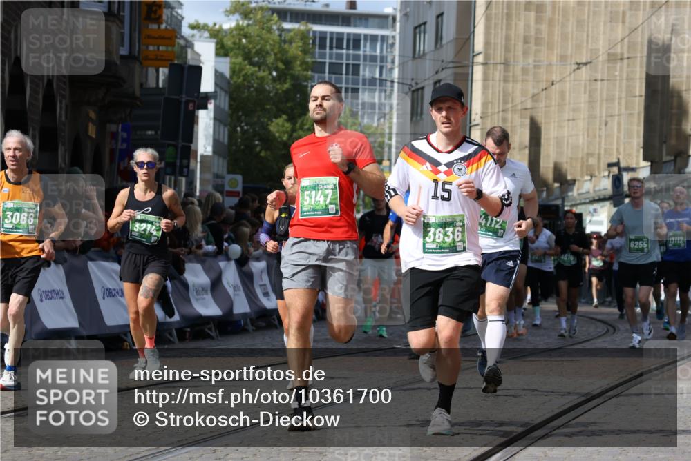 13.09.2026 - 21. swb-Marathon Bremen Strokosch-Dieckow http://msf.ph/oto/10361700 13.09.2026 13:34:16 Ziel 1656, 2727, 3389, 3522, 3790, 4554, 4613, 4658, 4874, 5063, 5156, 5341, 5513, 5563, 5587, 6151, 6508, 6509, 6623, 7047, 7303, 7354, 7431, 8025, 8512, 8641, 8910, 9068, 9128, 9342, 9344, 682, 784, 809, 911, 1307, 2215, 3029, 3068, 3214, 3318, 3409, 3636, 3890, 4112, 4616, 5147, 5566, 5852, 6255, 7168, 7746, 7962, 8381, 9402, 9453, 9802, 13112 meine-sportfotos.de