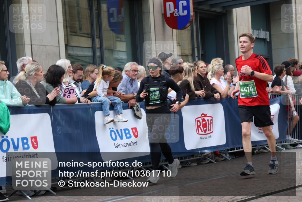 13.09.2026 - 21. swb-Marathon Bremen Strokosch-Dieckow http://msf.ph/oto/10361710 13.09.2026 13:36:16 Ziel 164, 372, 900, 1738, 1880, 1936, 2467, 2673, 2692, 2700, 2731, 2819, 2823, 3067, 3410, 3585, 3815, 4006, 4049, 4050, 4182, 4216, 4304, 4414, 4676, 4892, 5061, 5656, 5781, 5823, 6050, 6280, 6340, 6516, 6527, 6568, 7039, 7229, 7237, 7249, 7344, 7656, 7765, 7808, 8525, 8723, 8790, 8905, 9427, 9658, 9776, 9807, 9899, 10068, 10070, 563, 1072, 1867, 2339, 2565, 2931, 2949, 3026, 3224, 3291, 3454, 3489, 4016, 5026, 5276, 5816, 6159, 6874, 6982 meine-sportfotos.de