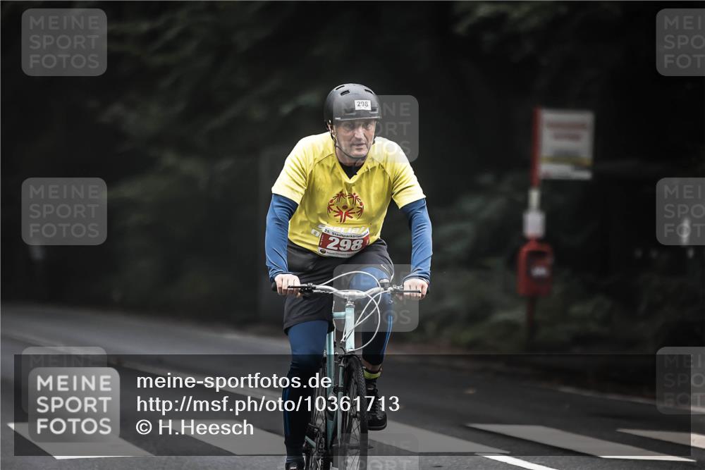 13.09.2026 - Stadtparktriathlon H.Heesch http://msf.ph/oto/10361713 13.09.2026 10:03:08 Radfahren 298, 330, 334 meine-sportfotos.de