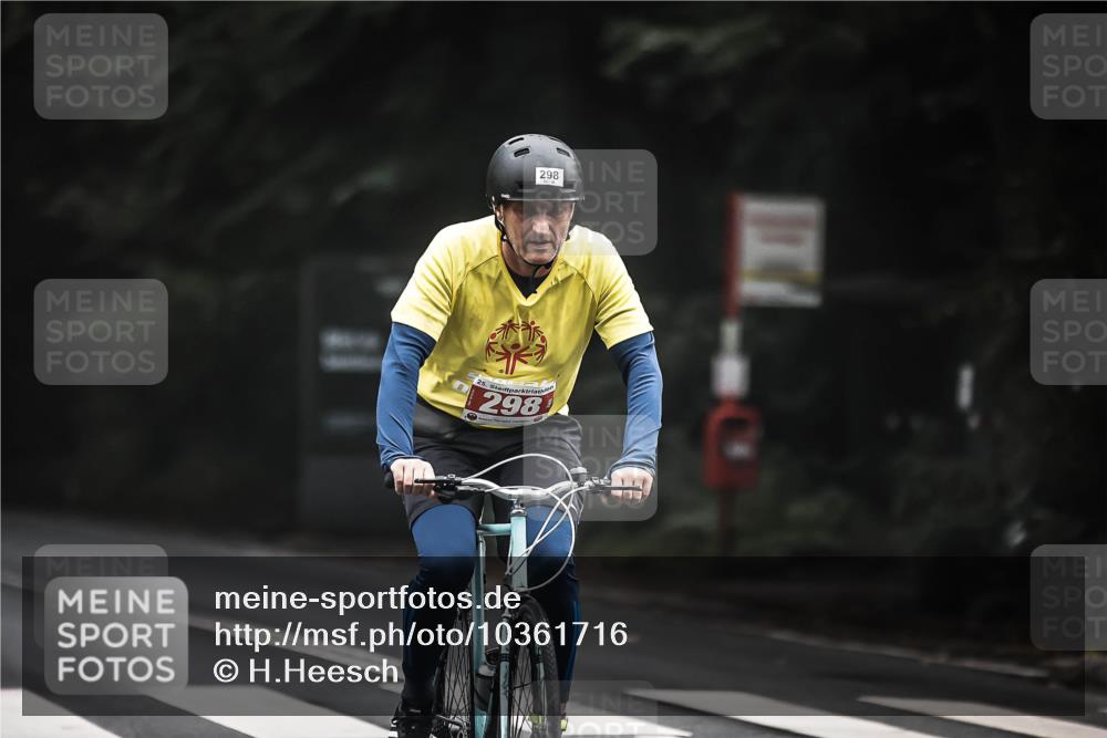 13.09.2026 - Stadtparktriathlon H.Heesch http://msf.ph/oto/10361716 13.09.2026 10:03:08 Radfahren 298, 330, 334 meine-sportfotos.de