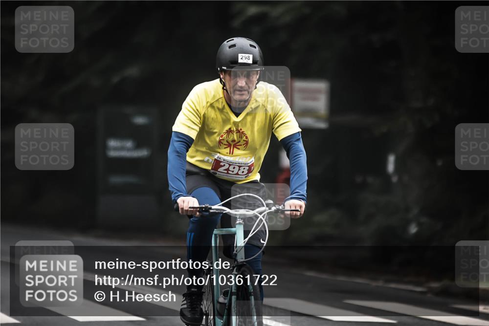 13.09.2026 - Stadtparktriathlon H.Heesch http://msf.ph/oto/10361722 13.09.2026 10:03:08 Radfahren 298, 330, 334 meine-sportfotos.de