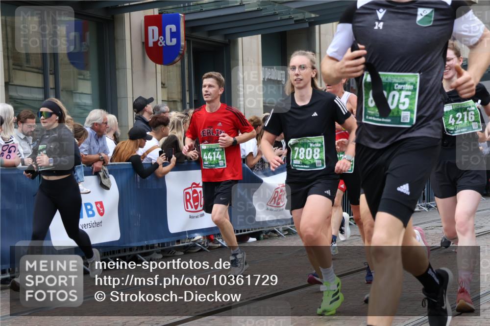13.09.2026 - 21. swb-Marathon Bremen Strokosch-Dieckow http://msf.ph/oto/10361729 13.09.2026 13:36:16 Ziel 164, 372, 900, 1738, 1880, 1936, 2467, 2673, 2692, 2700, 2731, 2819, 2823, 3067, 3410, 3585, 3815, 4006, 4049, 4050, 4182, 4216, 4304, 4414, 4676, 4892, 5061, 5656, 5781, 5823, 6050, 6280, 6340, 6516, 6527, 6568, 7039, 7229, 7237, 7249, 7344, 7656, 7765, 7808, 8525, 8723, 8790, 8905, 9427, 9658, 9776, 9807, 9899, 10068, 10070, 563, 1072, 1867, 2339, 2565, 2931, 2949, 3026, 3224, 3291, 3454, 3489, 4016, 5026, 5276, 5816, 6159, 6874, 6982 meine-sportfotos.de