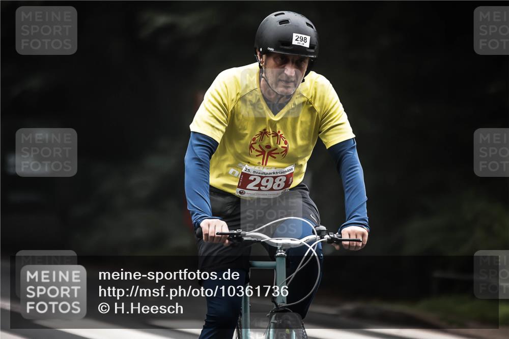 13.09.2026 - Stadtparktriathlon H.Heesch http://msf.ph/oto/10361736 13.09.2026 10:03:09 Radfahren 298, 330, 334 meine-sportfotos.de