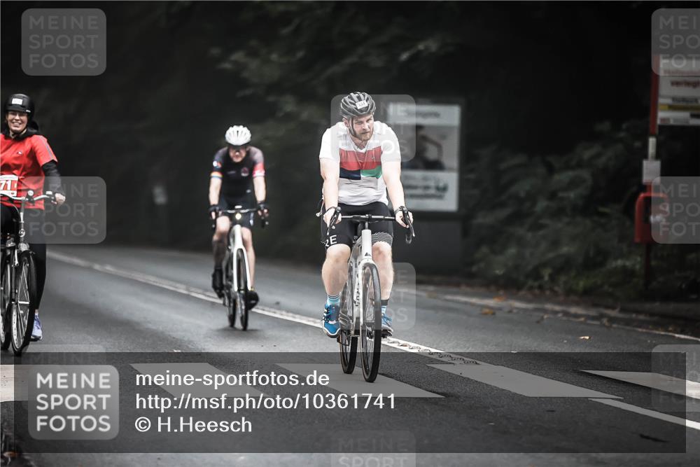 13.09.2026 - Stadtparktriathlon H.Heesch http://msf.ph/oto/10361741 13.09.2026 10:03:13 Radfahren 298, 330, 334 meine-sportfotos.de