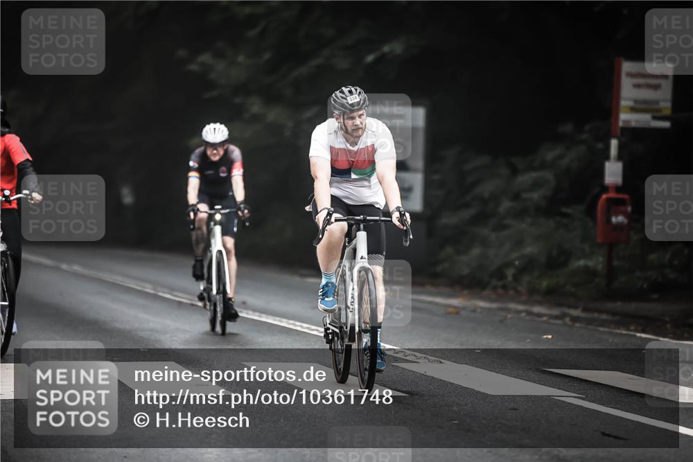13.09.2026 - Stadtparktriathlon H.Heesch http://msf.ph/oto/10361748 13.09.2026 10:03:13 Radfahren 298, 330, 334 meine-sportfotos.de